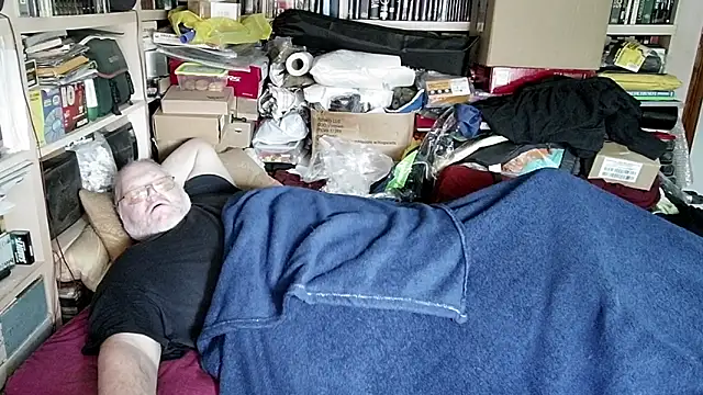 Snapshot of hadeszeuss2 chatting on 03/04/25, 02:42 hadeszeuss2 online show from 03/04/25, 02:42