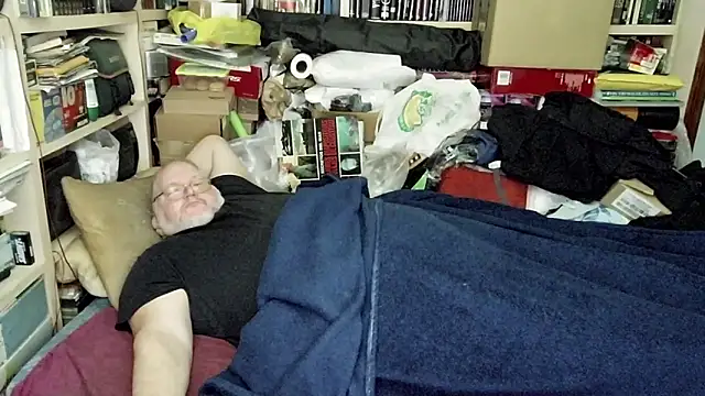 Snapshot of hadeszeuss2 chatting on 03/05/25, 05:50 hadeszeuss2 online show from 03/05/25, 05:50