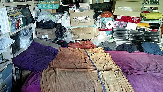 Snapshot of hadeszeuss2 chatting on 09/18/25, 04:53 hadeszeuss2 online show from 09/18/25, 04:53