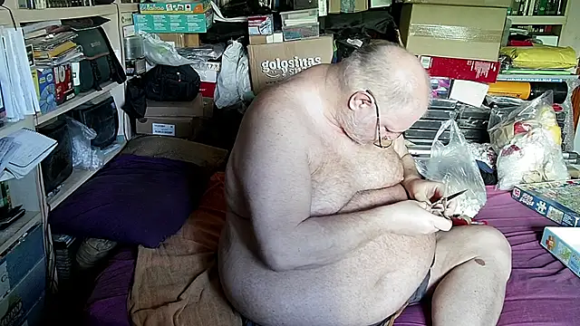 Snapshot of hadeszeuss2 chatting on 10/02/25, 02:13 hadeszeuss2 online show from 10/02/25, 02:13