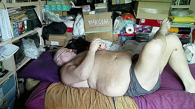 Snapshot of hadeszeuss2 chatting on 10/08/25, 01:31 hadeszeuss2 online show from 10/08/25, 01:31