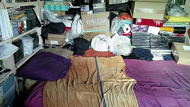 Snapshot of hadeszeuss2 chatting on 10/13/25, 03:23 hadeszeuss2 online show from 10/13/25, 03:23