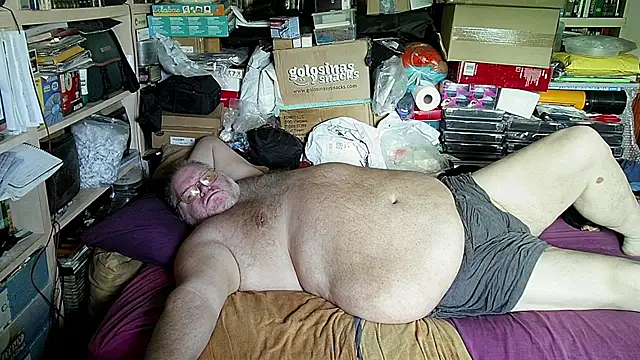 Snapshot of hadeszeuss2 chatting on 10/14/25, 02:07 hadeszeuss2 online show from 10/14/25, 02:07