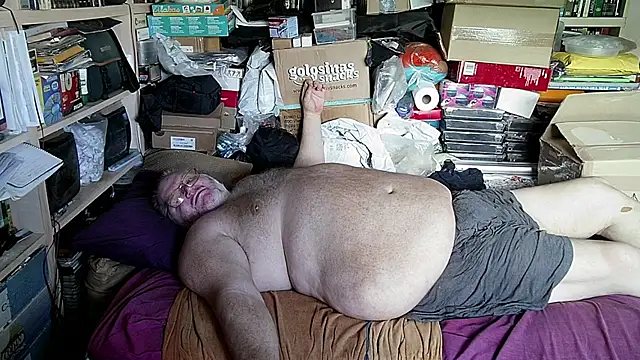 Snapshot of hadeszeuss2 chatting on 10/15/25, 02:06 hadeszeuss2 online show from 10/15/25, 02:06