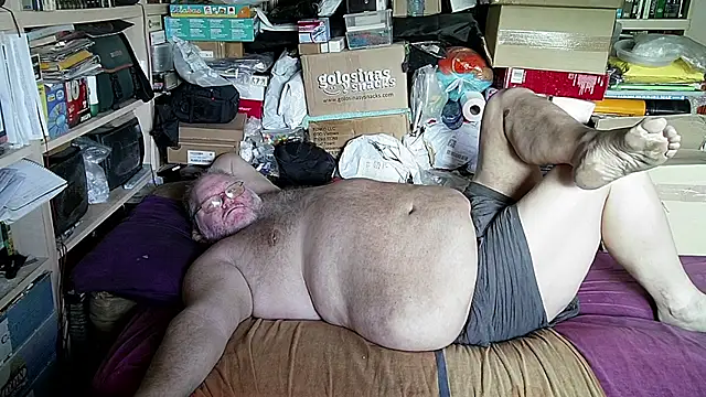 Snapshot of hadeszeuss2 chatting on 10/22/25, 01:44 hadeszeuss2 online show from 10/22/25, 01:44