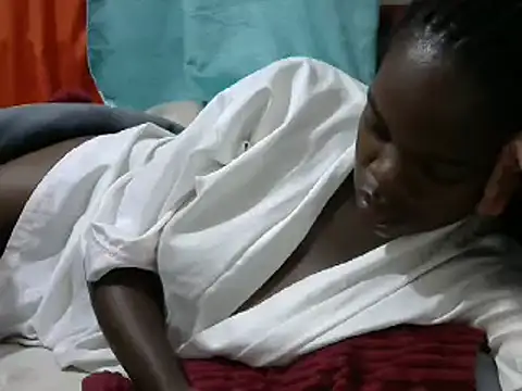 Snapshot of Creamy_dolly chatting on 01/16/25, 12:34 Creamy dolly online show from 01/16/25, 12:34