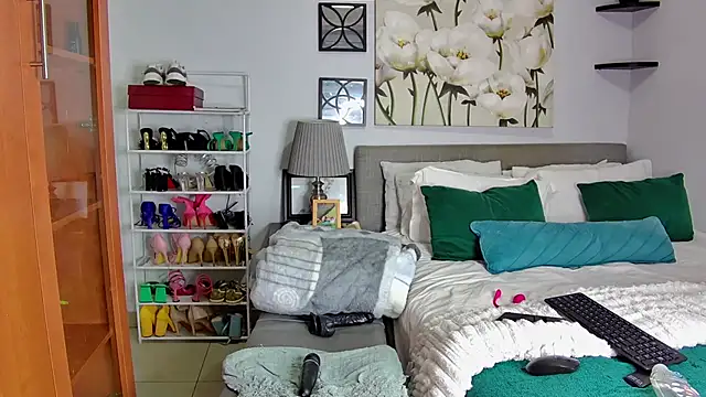 NaughtyKelly28 online show from 02/06/26, 04:17