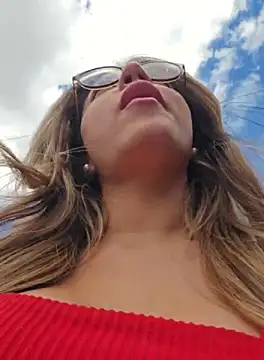 Karen San Miguel online show from 10/02/25, 06:26