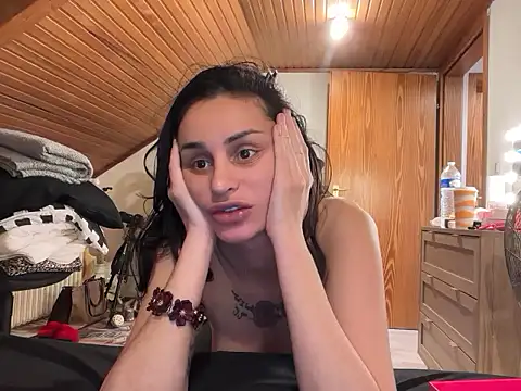 JeSuisUnTapin online show from 10/28/25, 08:44