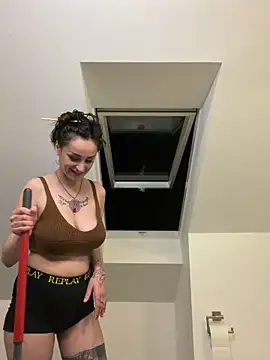 JeSuisUnTapin online show from 04/15/26, 07:58