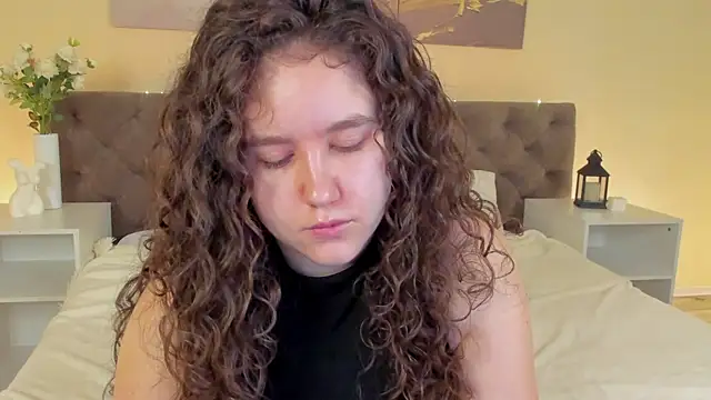 Snapshot of Ariella_Sol chatting on 06/18/26, 01:06 Ariella Sol online show from 06/18/26, 01:06