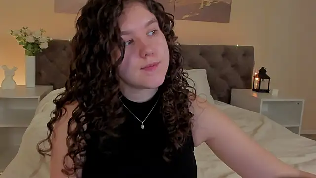 Snapshot of Ariella_Sol chatting on 07/03/26, 01:01 Ariella Sol online show from 07/03/26, 01:01