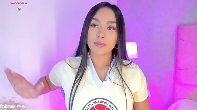 Snapshot of Cameliaa_Smiith chatting on 06/18/26, 04:24 Cameliaa Smiith online show from 06/18/26, 04:24