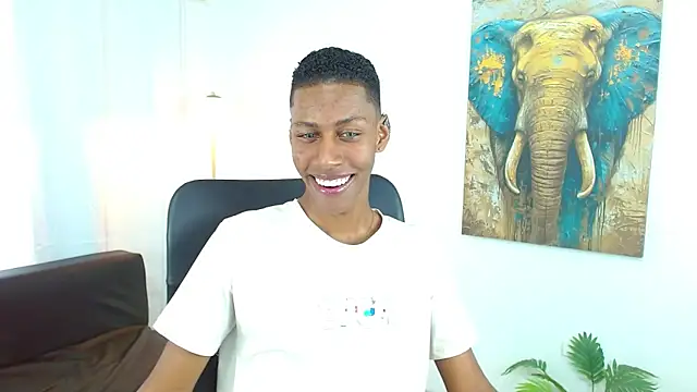 maiki18  online show from 12/22/25, 08:39