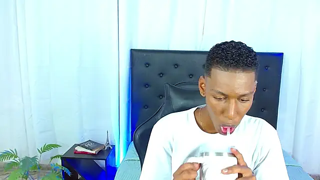 maiki18  online show from 03/04/26, 08:48