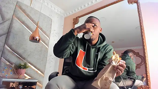 Snapshot of JamesParck chatting on 01/24/25, 12:20 JamesParck online show from 01/24/25, 12:20