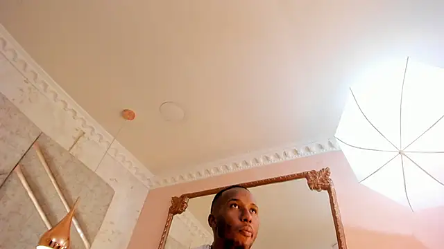 Snapshot of JamesParck chatting on 01/27/25, 06:20 JamesParck online show from 01/27/25, 06:20