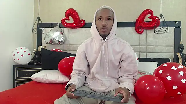 Snapshot of JamesParck chatting on 02/13/25, 10:12 JamesParck online show from 02/13/25, 10:12