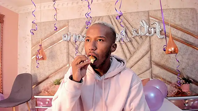 Snapshot of JamesParck chatting on 02/14/25, 12:25 JamesParck online show from 02/14/25, 12:25