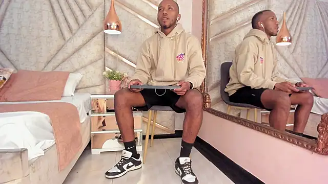 Snapshot of JamesParck chatting on 03/16/25, 12:33 JamesParck online show from 03/16/25, 12:33