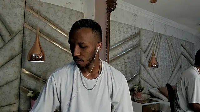 Snapshot of JamesParck chatting on 03/20/25, 12:32 JamesParck online show from 03/20/25, 12:32