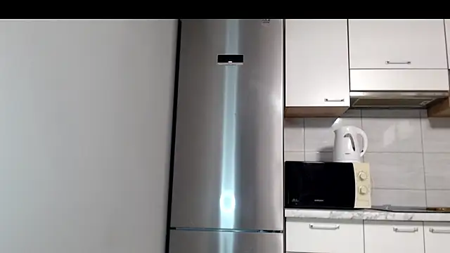 Snapshot of SierraSky_ chatting on 04/18/26, 05:17 SierraSky online show from 04/18/26, 05:17