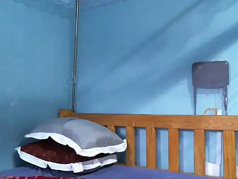 Snapshot of cocolicky chatting on 09/29/25, 01:49 cocolicky online show from 09/29/25, 01:49