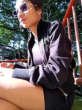 Leslly  online show from 04/23/26, 01:24