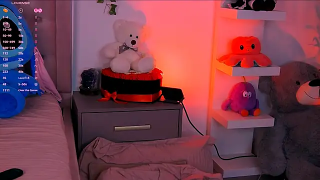 Snapshot of LaylaBrown chatting on 10/08/25, 06:16 LaylaBrown online show from 10/08/25, 06:16