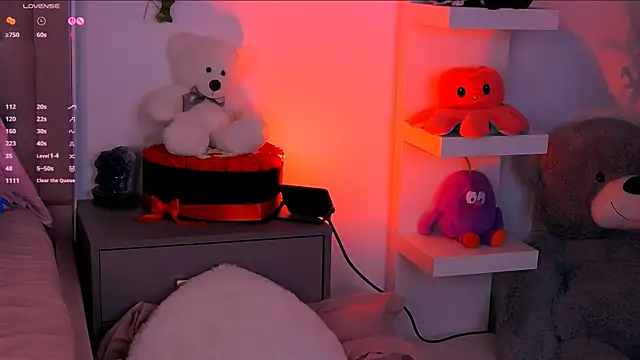 Snapshot of LaylaBrown chatting on 10/10/25, 07:02 LaylaBrown online show from 10/10/25, 07:02