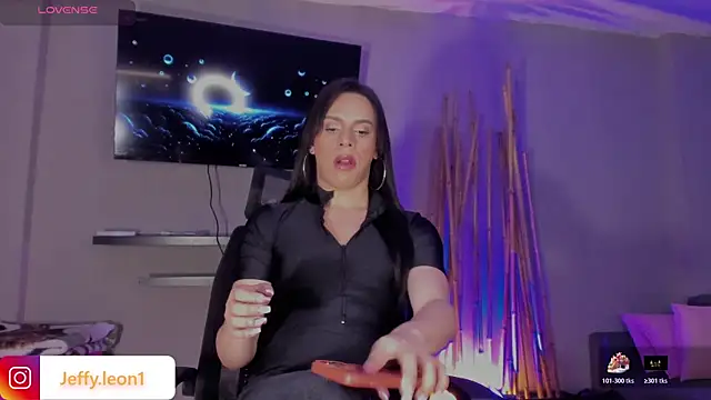 danna v online show from 10/19/25, 04:13