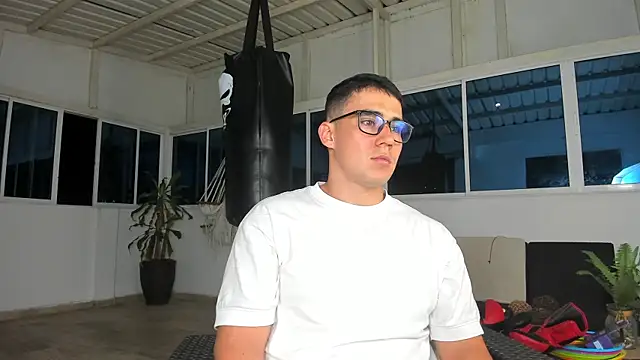 owengray2n online show from 12/18/24, 02:42