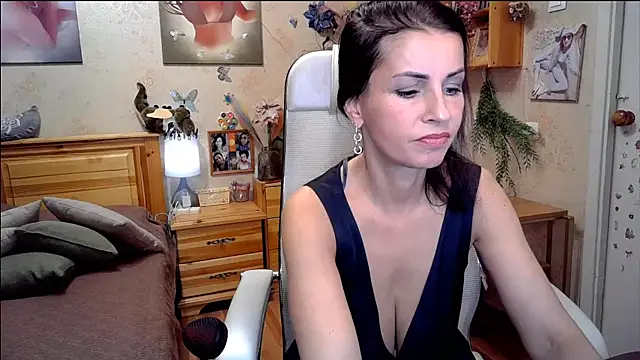 Kendra Mom online show from 11/28/25, 09:23