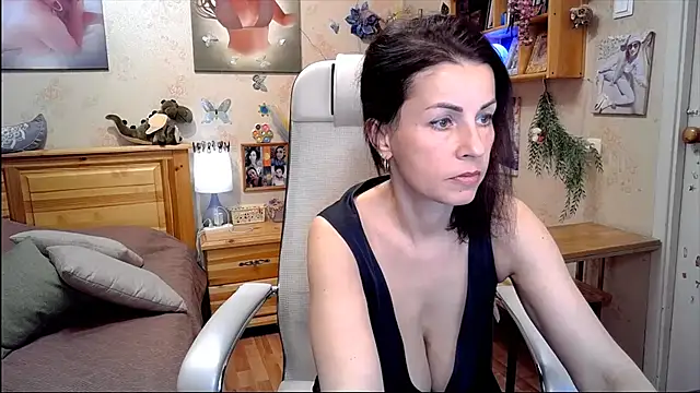 Snapshot of Kendra_Mom chatting on 04/21/26, 09:59 Kendra Mom online show from 04/21/26, 09:59