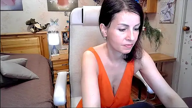 Snapshot of Kendra_Mom chatting on 05/18/26, 10:10 Kendra Mom online show from 05/18/26, 10:10