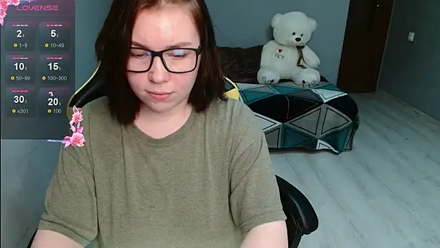Snapshot of Emily_Amorre chatting on 11/04/25, 05:01 Emily Amorre online show from 11/04/25, 05:01