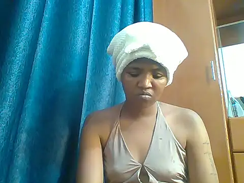 Snapshot of pretty_cool chatting on 07/12/26, 09:39 pretty cool online show from 07/12/26, 09:39