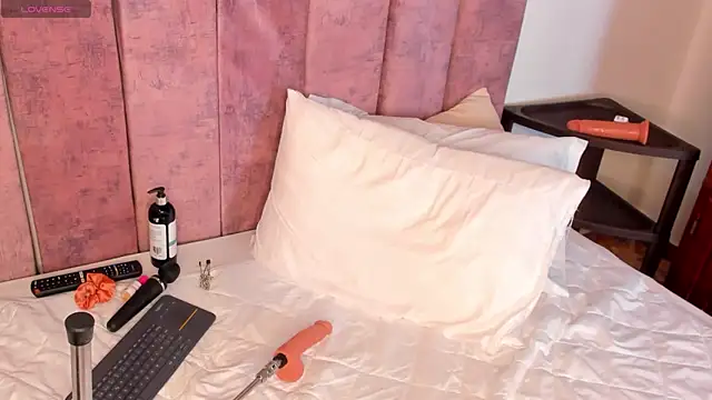 SelenaGmez online show from 02/03/26, 12:21