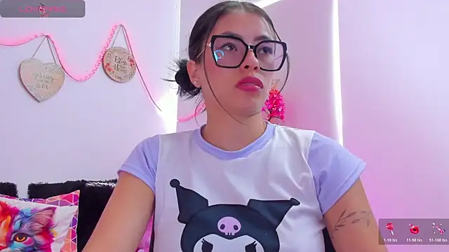 EmillySanders online show from 12/01/25, 02:22