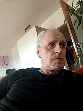 Snapshot of Milkasahne64 chatting on 09/24/25, 10:40 Milkasahne64 online show from 09/24/25, 10:40