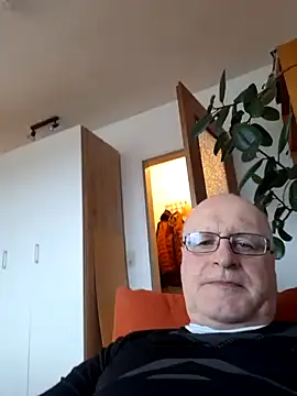 Snapshot of Milkasahne64 chatting on 01/09/26, 12:52 Milkasahne64 online show from 01/09/26, 12:52