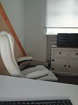 -BonnieBlack- online show from 07/07/26, 07:56