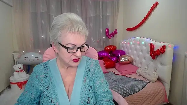 KayleSmoll online show from 02/04/25, 10:34