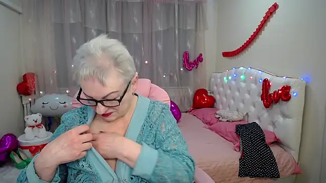 KayleSmoll online show from 02/11/25, 07:59