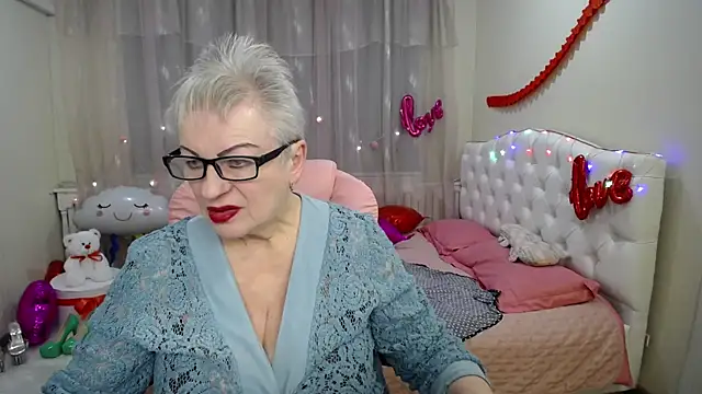 KayleSmoll online show from 02/18/25, 10:47