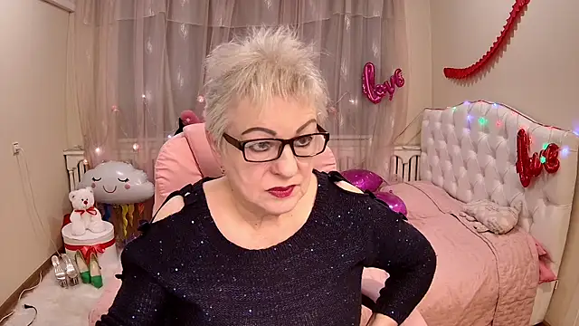 KayleSmoll online show from 03/18/25, 07:42