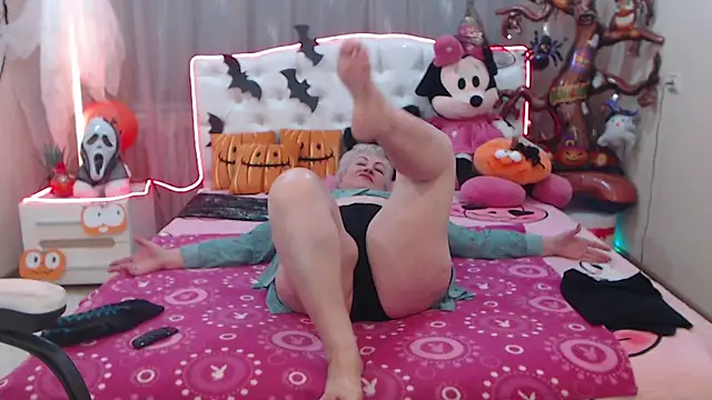 KayleSmoll online show from 10/21/25, 06:52