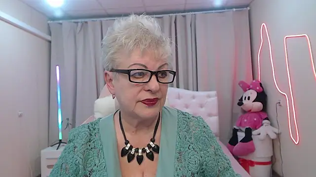 KayleSmoll online show from 05/19/26, 06:36
