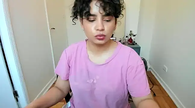 Snapshot of cinnamon_rosa chatting on 12/19/24, 10:53 cinnamon rosa online show from 12/19/24, 10:53