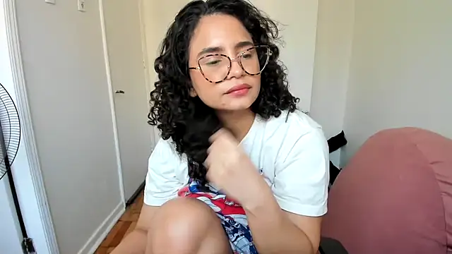 Snapshot of cinnamon_rosa chatting on 02/10/25, 10:40 cinnamon rosa online show from 02/10/25, 10:40